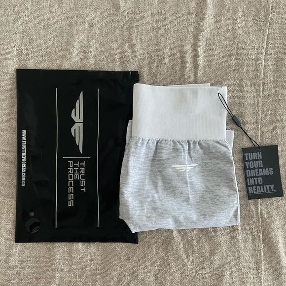 ACTIVEWEAR SHORTS - Picture 4 of 4